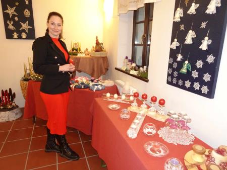 Razstava Čar adventa_direktorica Zavoda za Turizem Polona